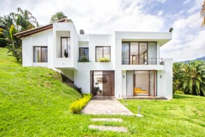 Casa con jardín en Misicata